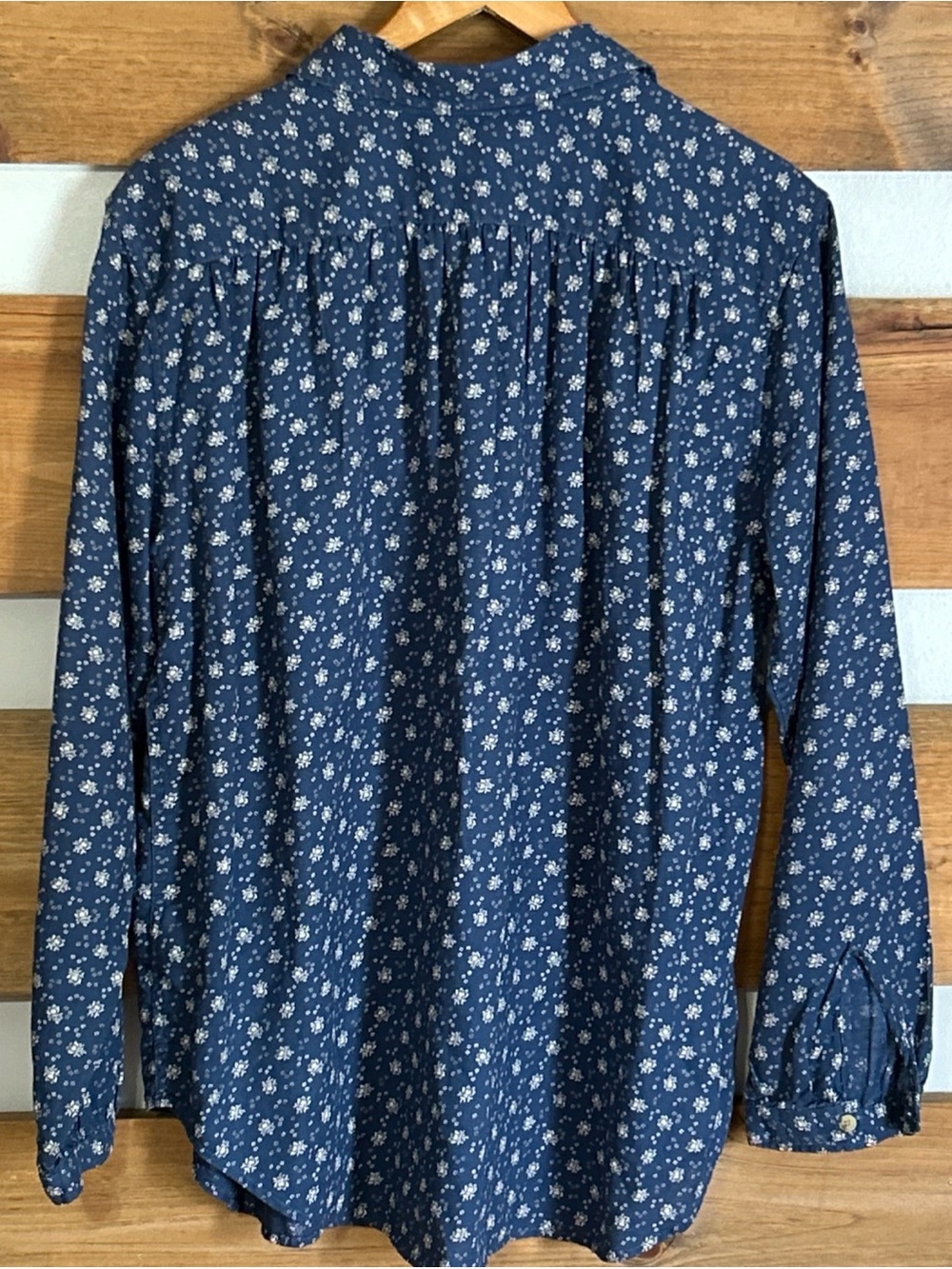 Chaps Long Sleeve Button Down Collared Floral Garden Blouse Women's Size Large - Picture 2 of 8
